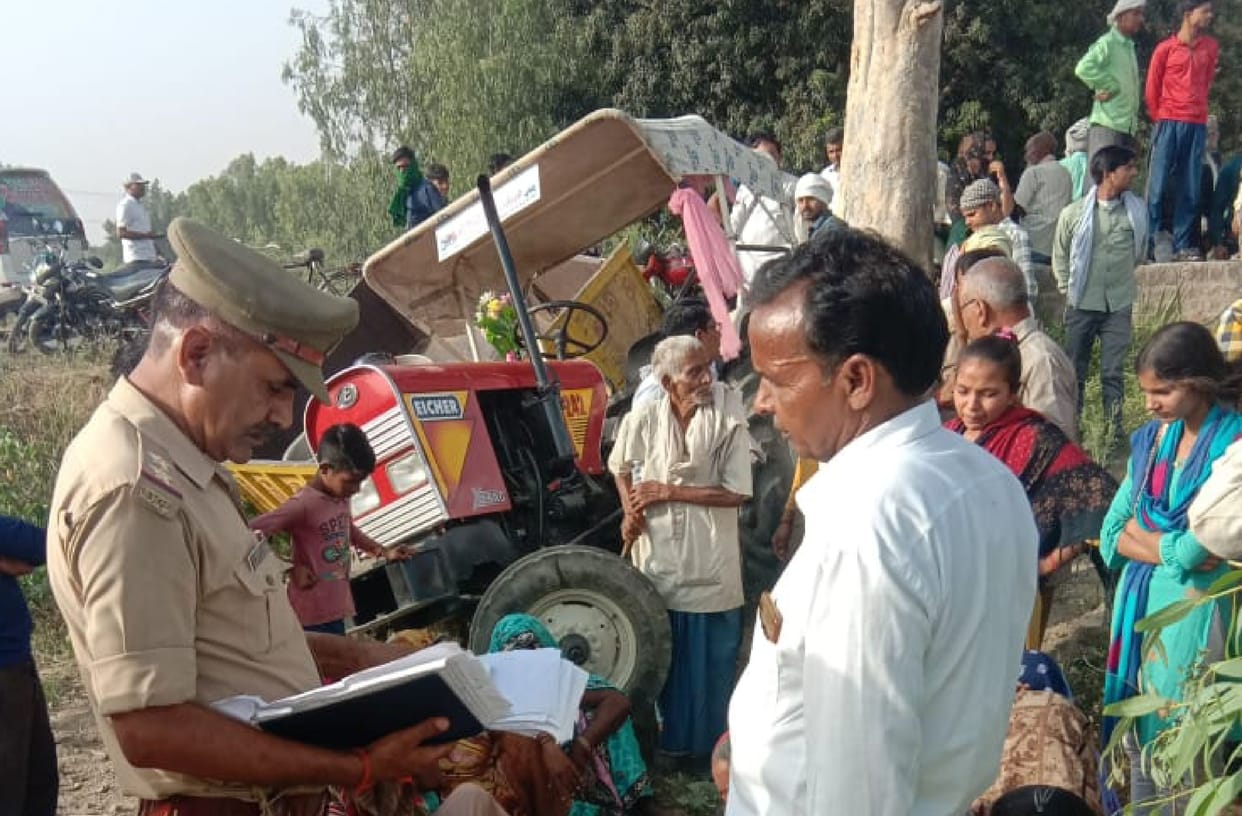 Kanpur dehat : Uncontrolled tractor tramples sharecropper, death, villagers create ruckus
