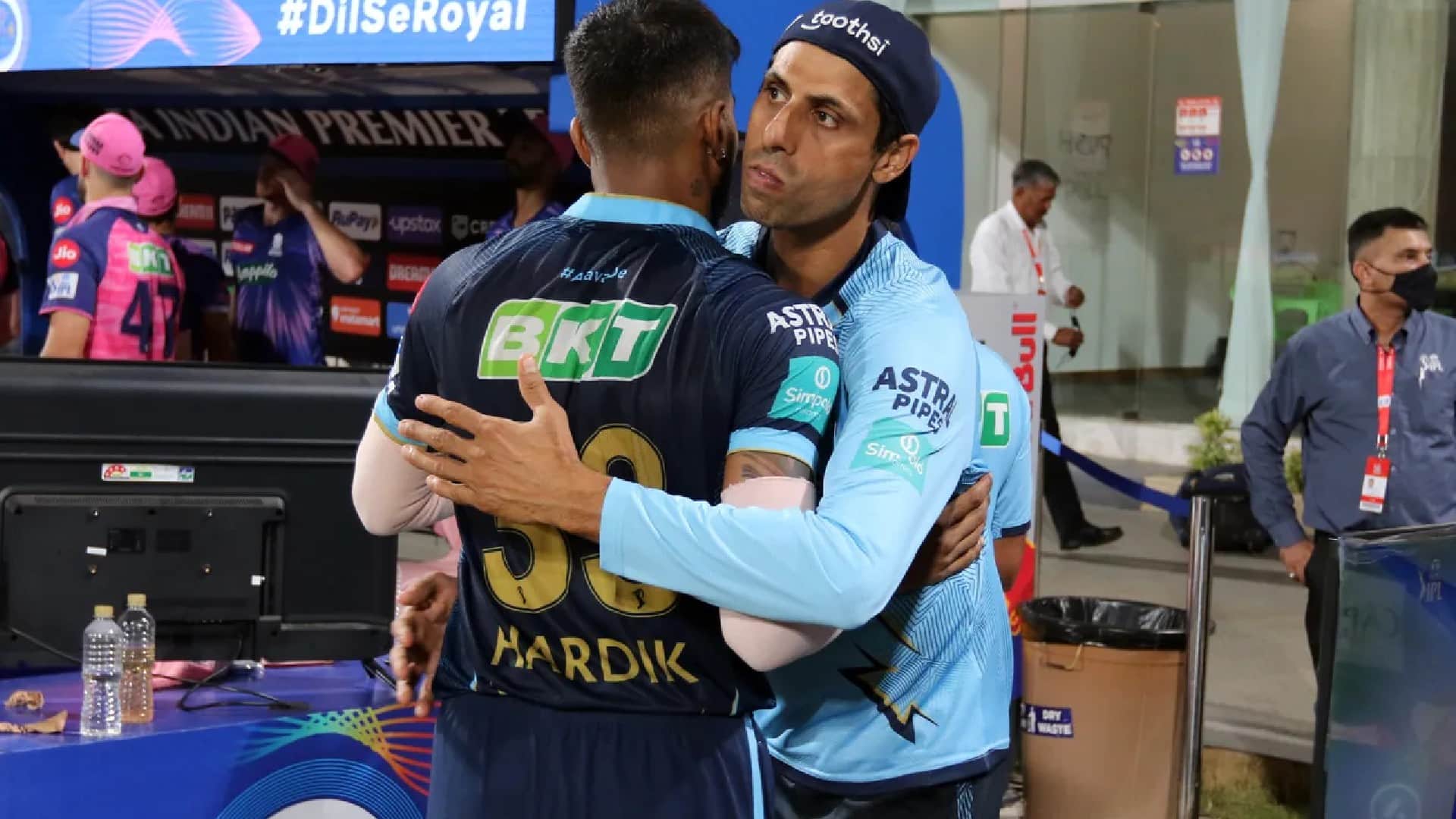 IPL 2022 RR vs GT Match 24 Highlights Hindi Natasha Enjoys Hardik captains knock