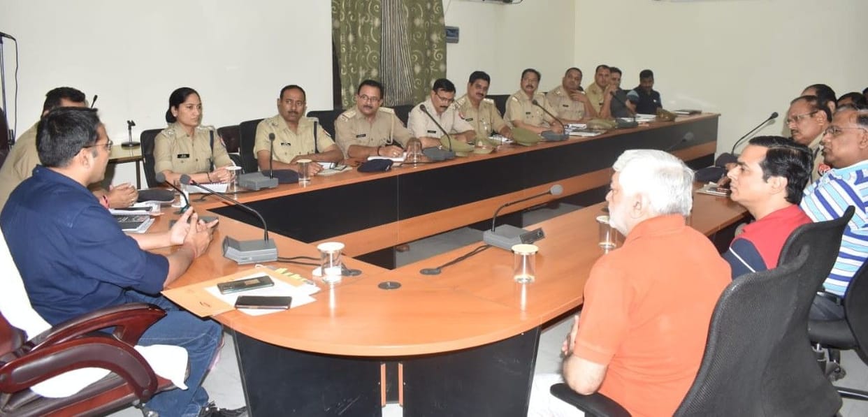 Hathras: SP assured the doctors of safety