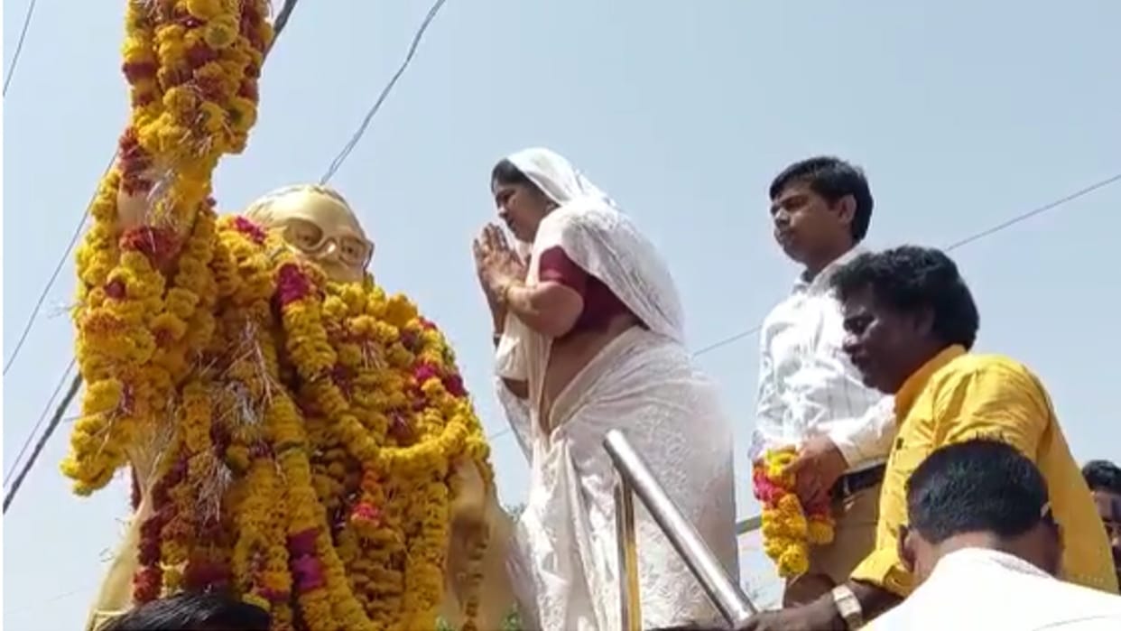 Madhya Pradesh: Pain of Imarti Devi Where is the place to put posters of Baba Saheb, the city is full of hoardings of Home Minister's birthday