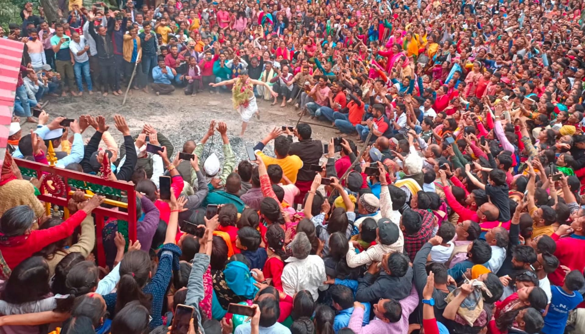 mythological Story, Jakh deities danced on blazing coals, thousands of devotees became witnesses, See photos