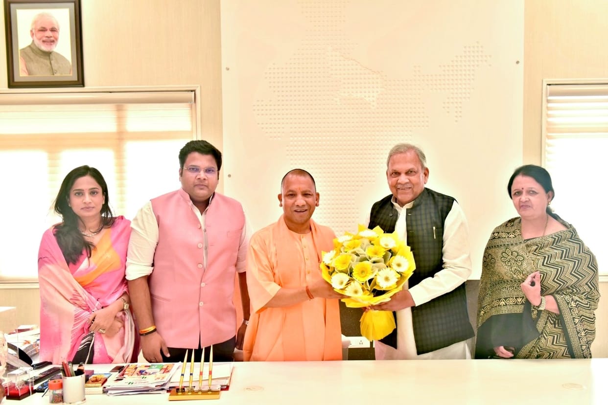  SP MP Sukh Ram singh yadav met CM Yogi, political discussions in context of Lok Sabha 2024