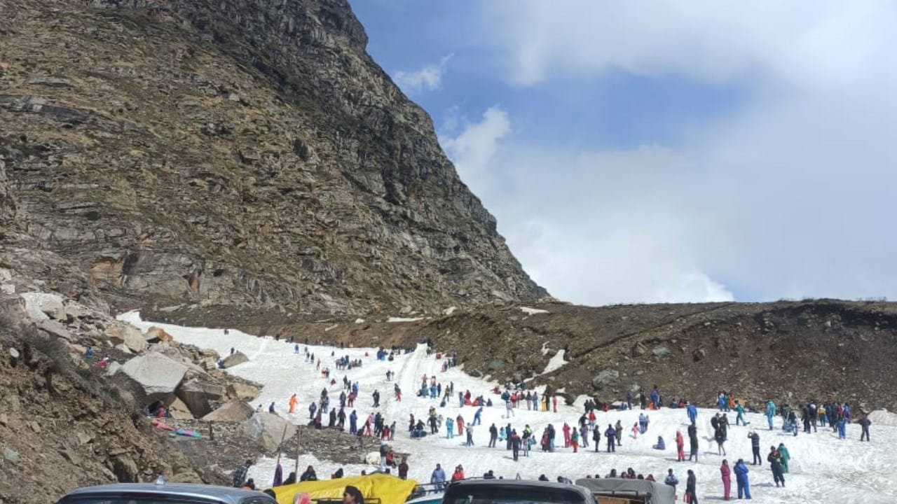 42 lakh tourists come to himachal pradesh in three months