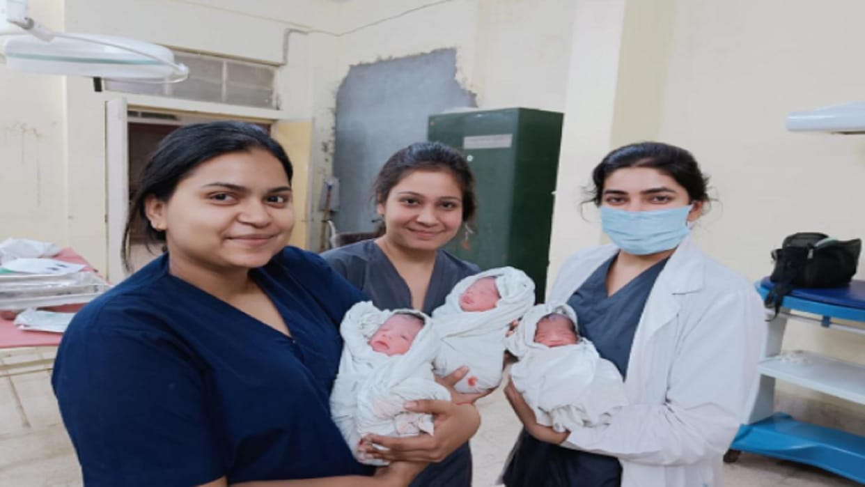 Meerut News: pregnant woman gave birth to three children in llrm medical college