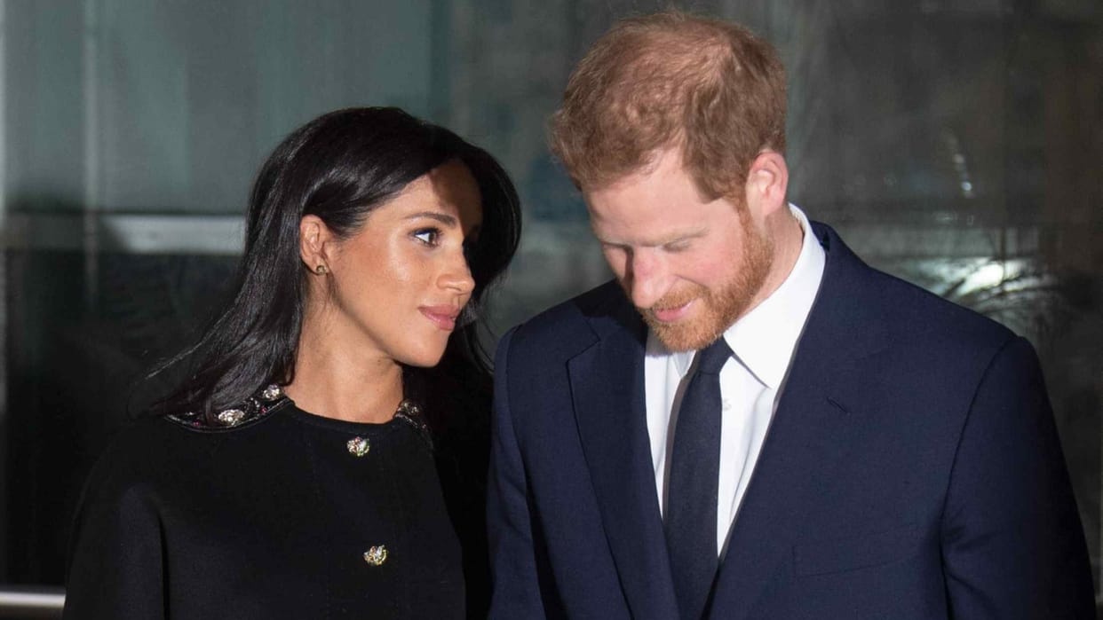 Prince Harry and Meghan Merkle stop over to meet Queen Elizabeth Second while going to Hague for Invictus Games news in Hindi