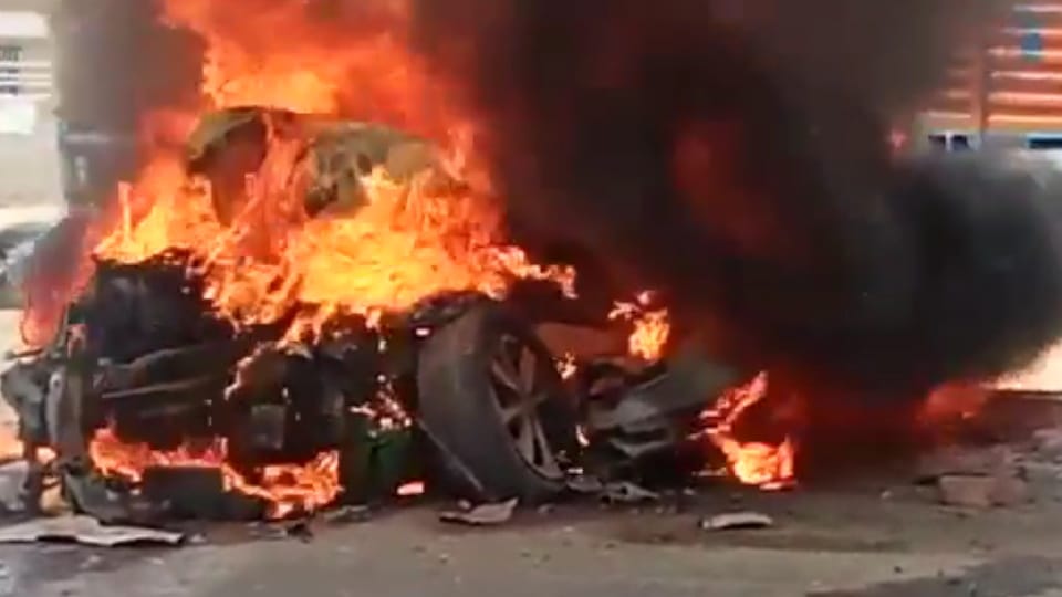 car caught fire after collided with truck in panipat