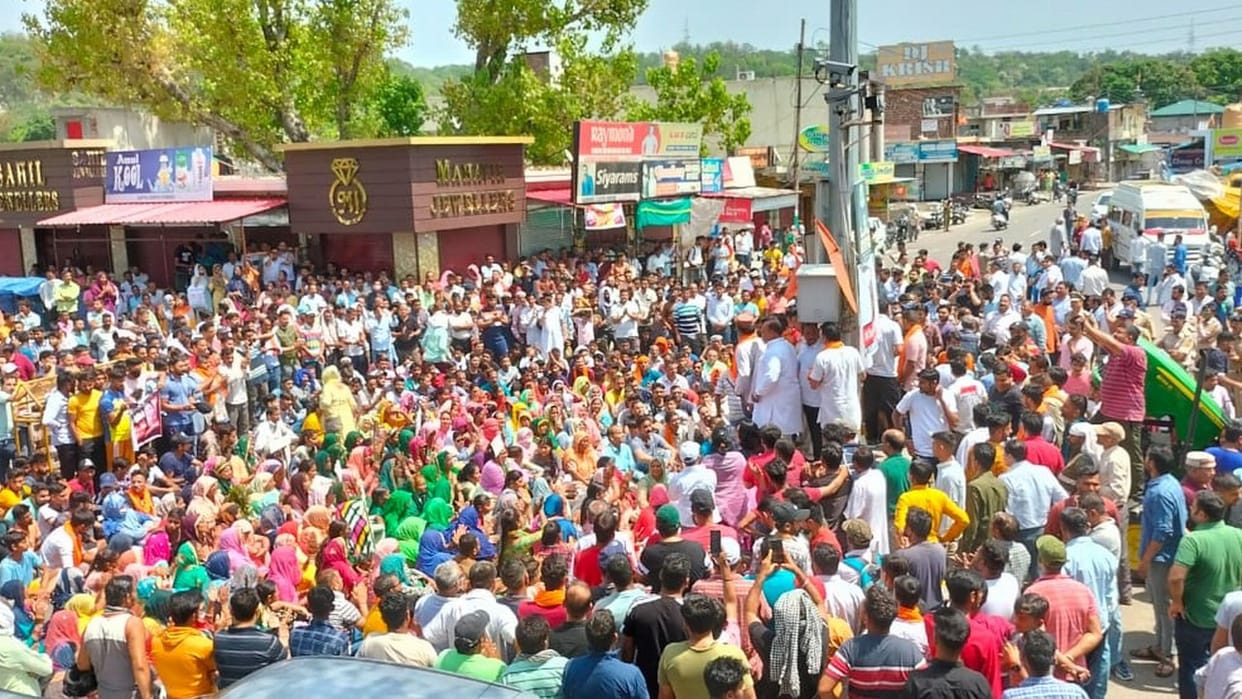 girl student murder case chakka jam by villagers in amb una himachal pradesh