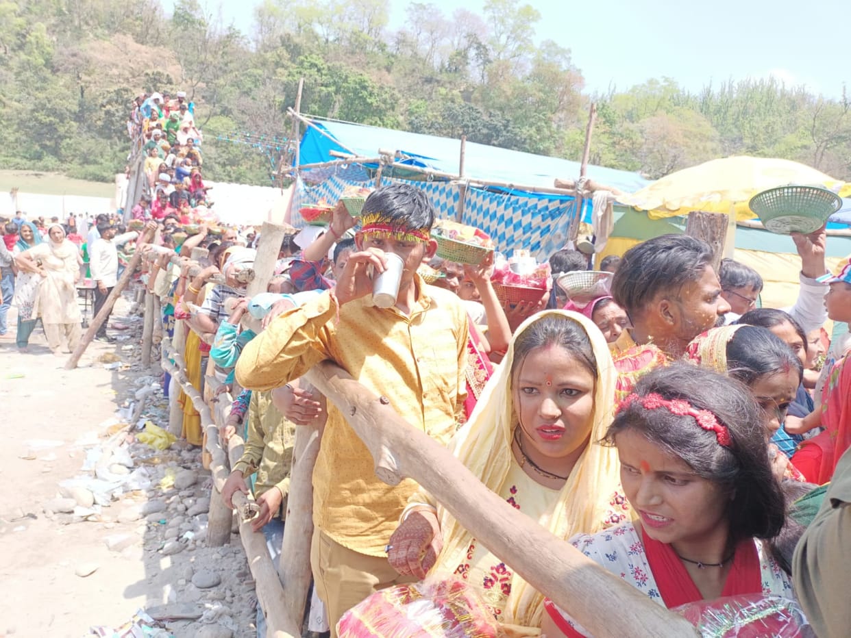 On Chaturdashi, there was an influx of faith in Shakambhari's court.