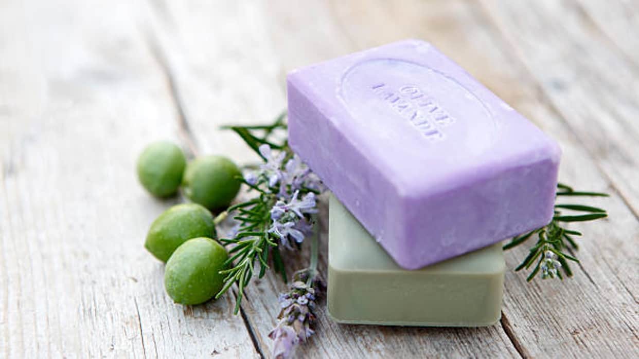 Soap In Different Color Foam Always White Know Scientific Reason Behind It News In Hindi