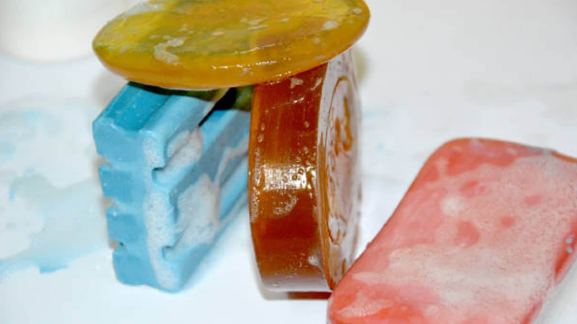 Soap In Different Color Foam Always White Know Scientific Reason Behind It News In Hindi