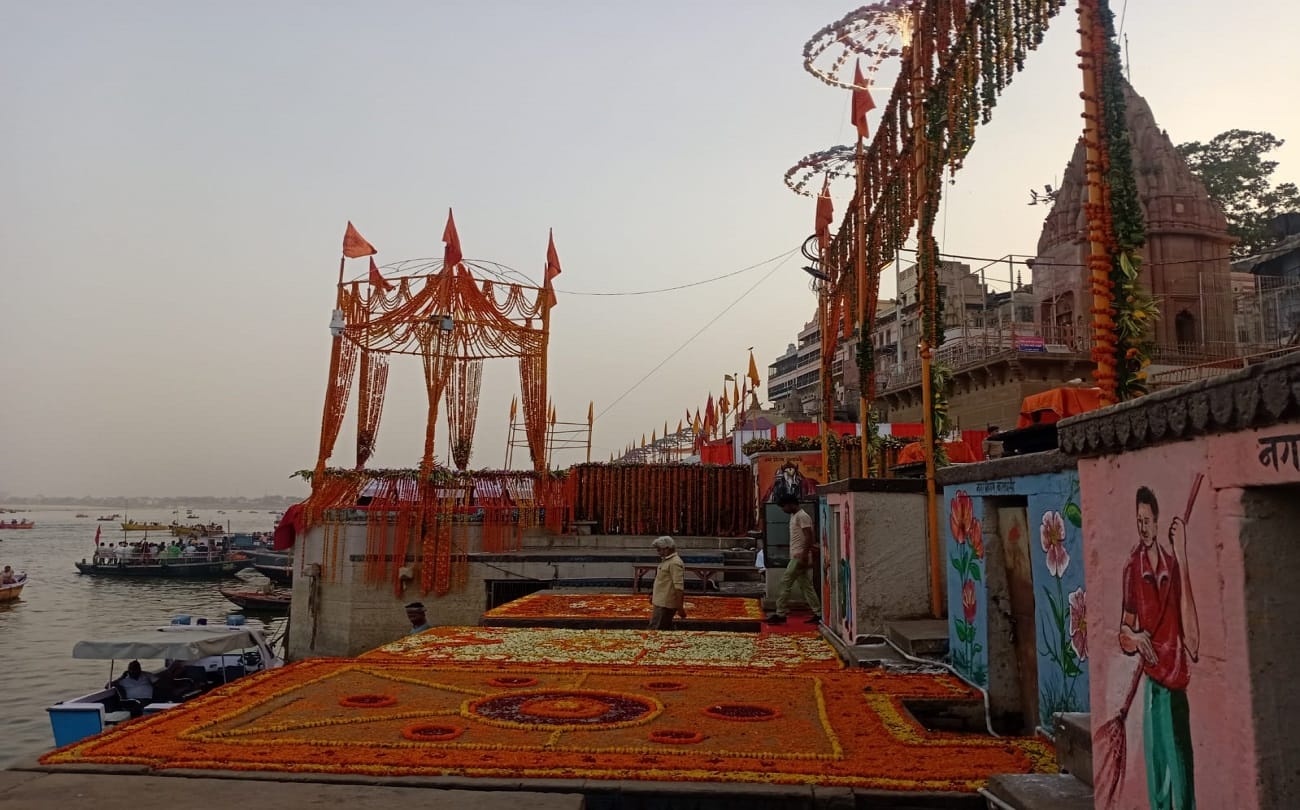 Vice President Venkaiah Naidu Varanasi Visit railway station to ganga aati ghat decoration like dulhan for welcome