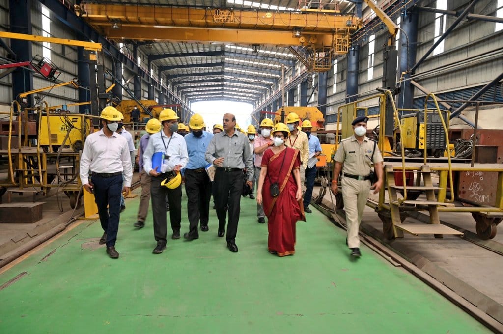 Railway Board chairman vk tripathi varanasi visit Inspected Banaras locomotive works said Emphasize on increasing engine production