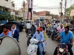 बलिया बंदी के समर्थन के लिए नगर में व्यापारियों से अपील करने के लिए निकले व्यापारी संगठन सहित अन्