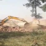 भूमाफिया की संपत्ति जब्त। (सांकेतिक)