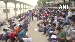 पटना कॉलेज घाट पर बड़ी संख्या में छात्र।