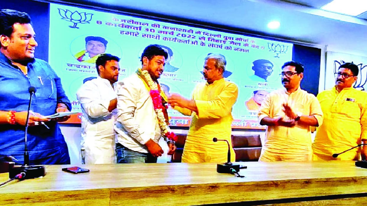 bjp Honored those who vandalized outside the delhi Chief Minister's residence
