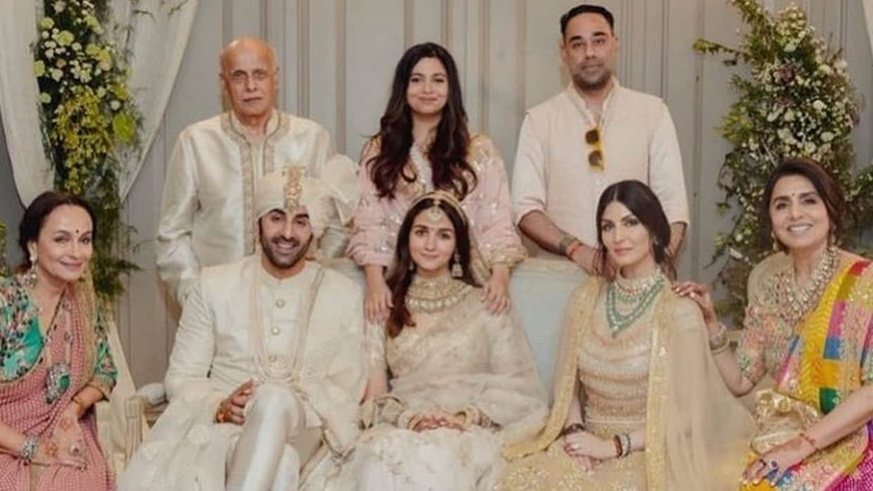 Ranbir Alia Latest pictures: Ranbir Kapoor and Alia Bhatt wedding ceremony Beautiful glimpses in one frame from Kapoor and Bhatt family