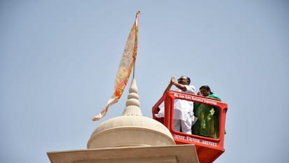 Mayor Naveen jain worshiped Hanuman on crane hoisted flag on top of langade ki chowki hanuman temple welcome door