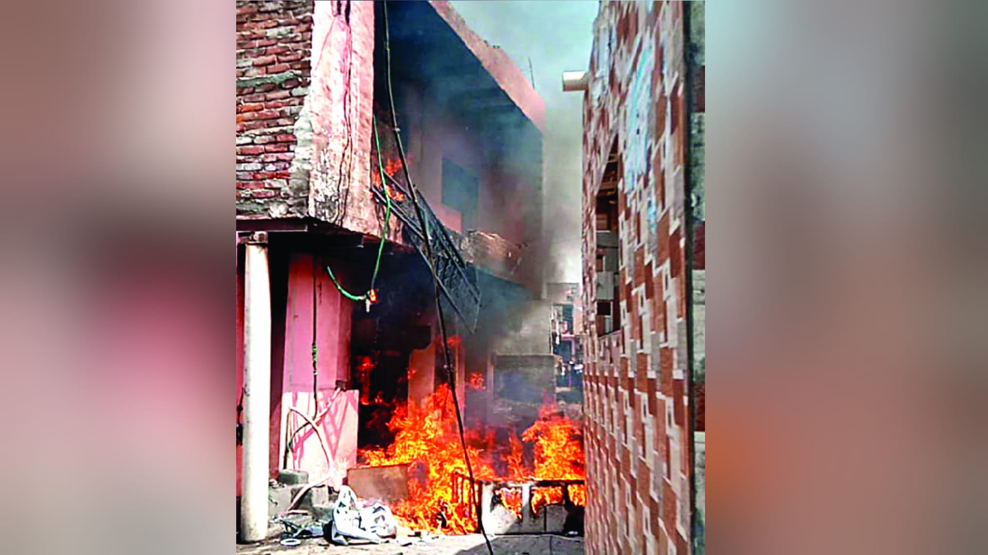 Agra Ruckus Tragedy People Shouting Slogans Threw Things, set them on fire, blasts shook SEE PHOTOS