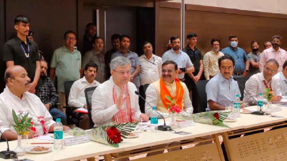 Railway Minister's gift: The country's first Vande Bharat train will start from Khajuraho, the railway station of the tourist city will become world class