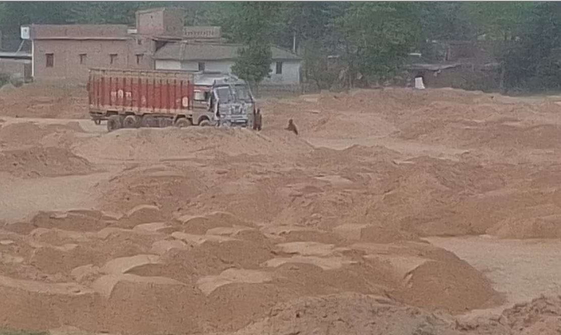 Illegal mining in Ballia Equalized sand dunes with JCB