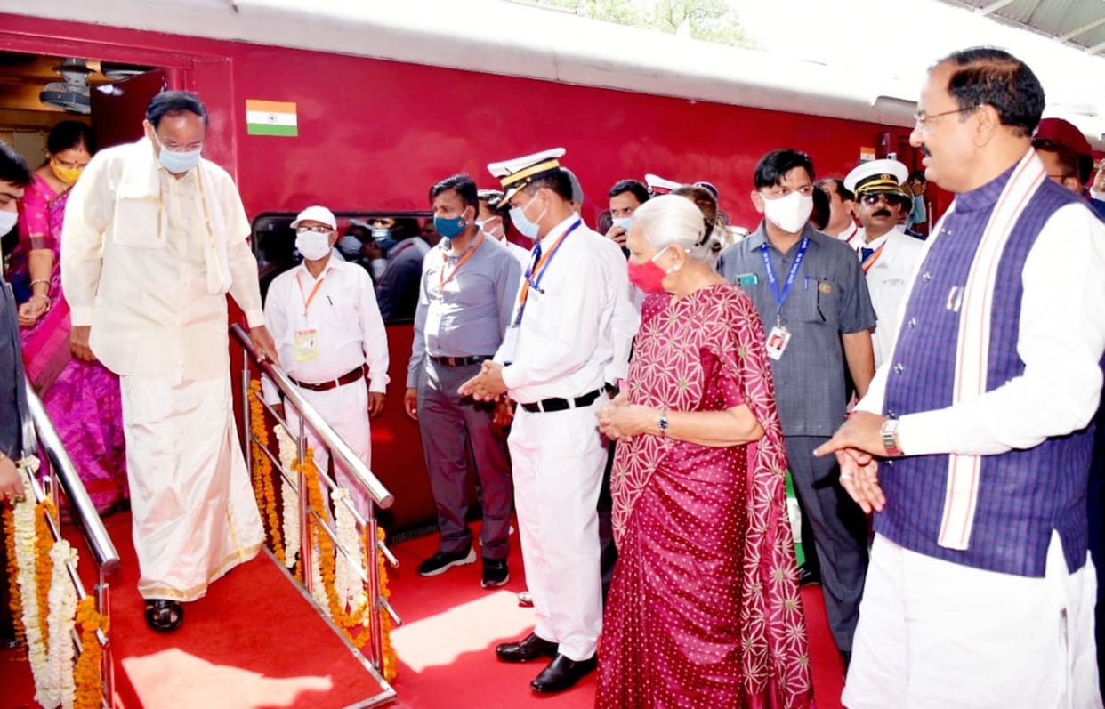 Vice President's special train reached Ayodhya three minutes before the scheduled time
