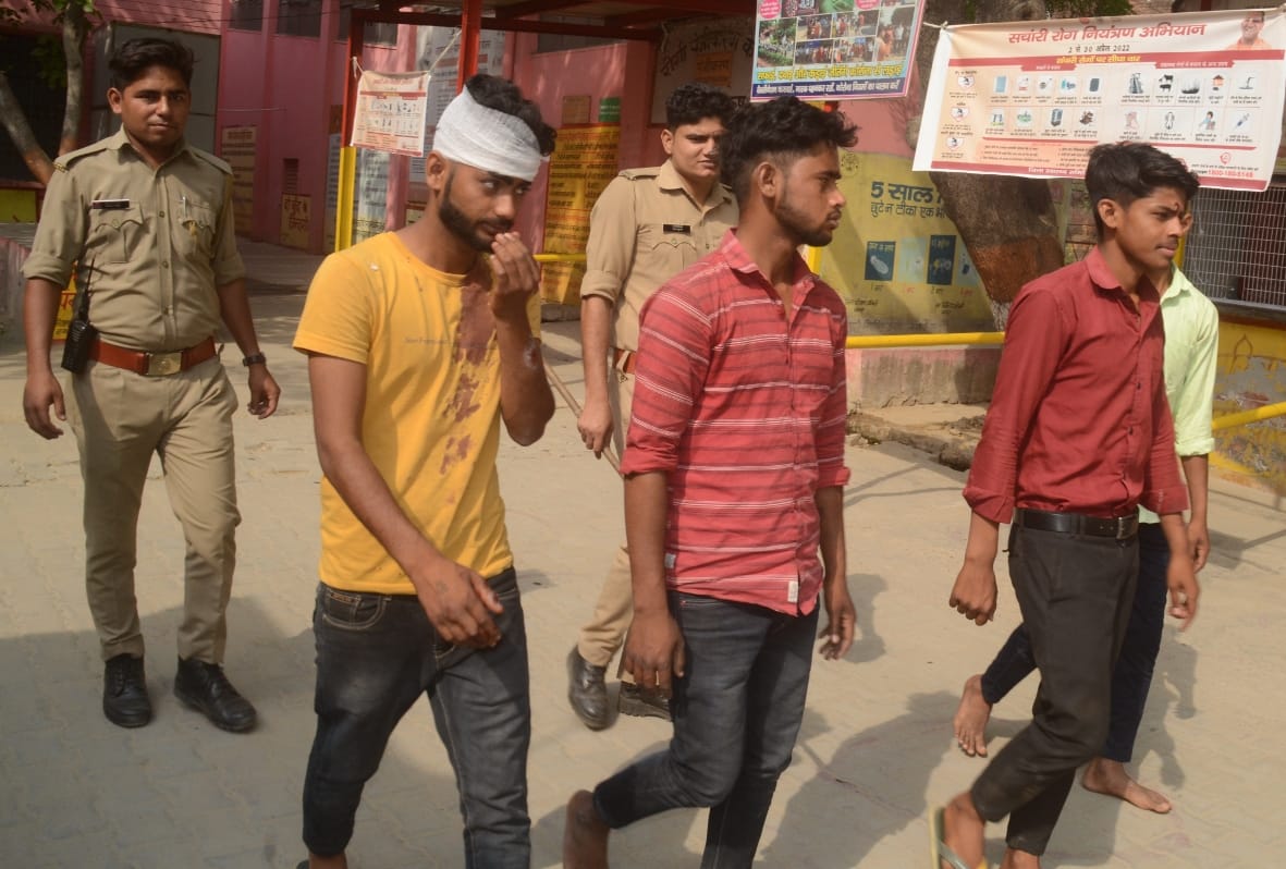 Struggle between two sides in Harchandpur, fierce stone pelting and weapons