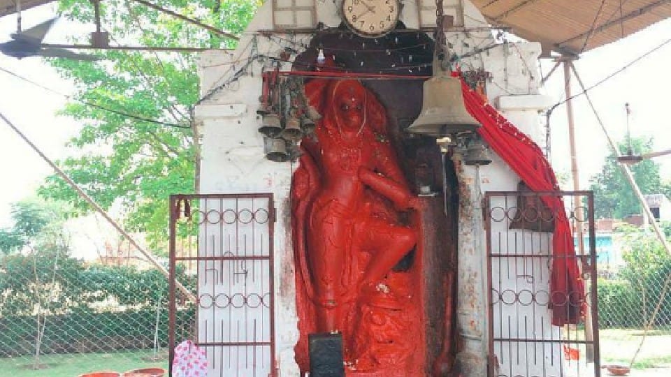 Hanuman Janmotsav: Galle's Babba Zoo in Khajuraho, in the 9th century, Chandela kings built a 3 meter high Hanuman statue