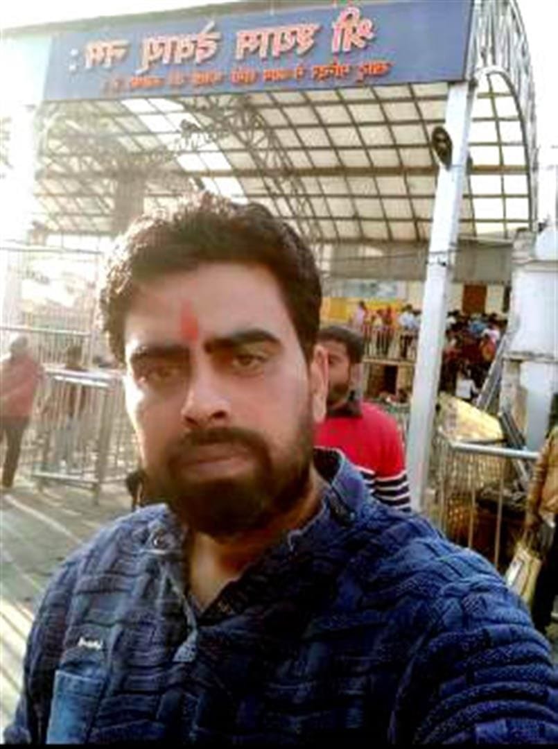 Hathras: The car of friends going from Hathras to Nainital rammed into the trolley from behind, one died