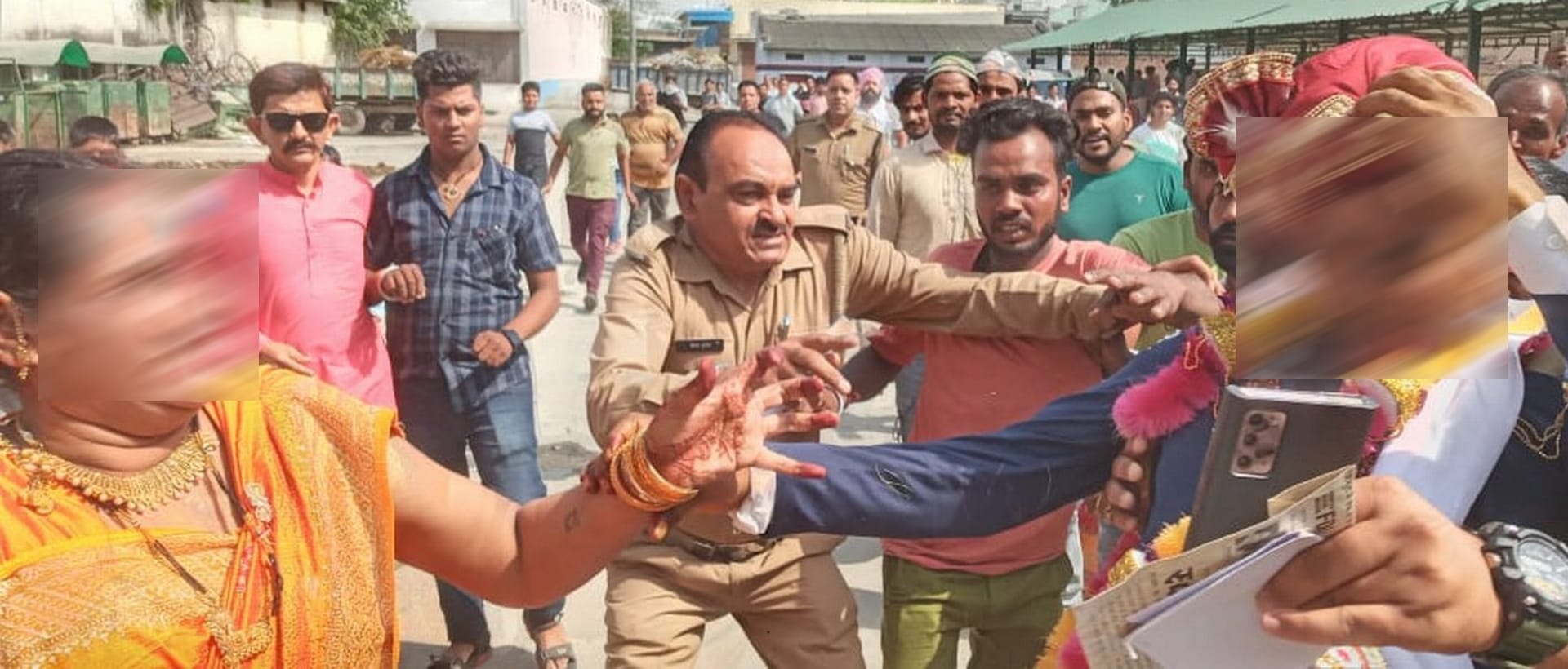 Second Wife beating groom he doing third marriage in Udham Singh Nagar, See photos