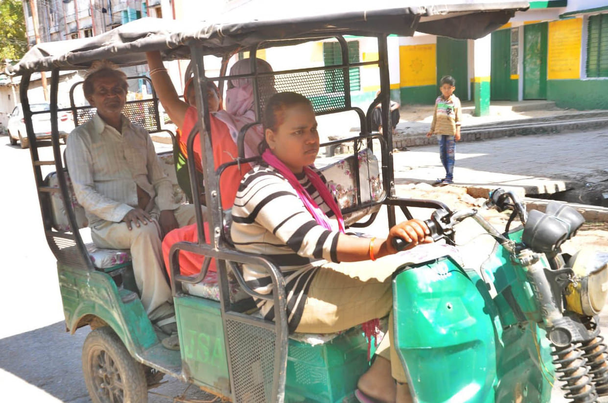 E-rickshaw drives Hina full of courage