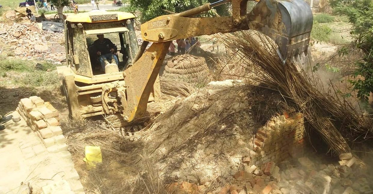 encroachment removed from village navada