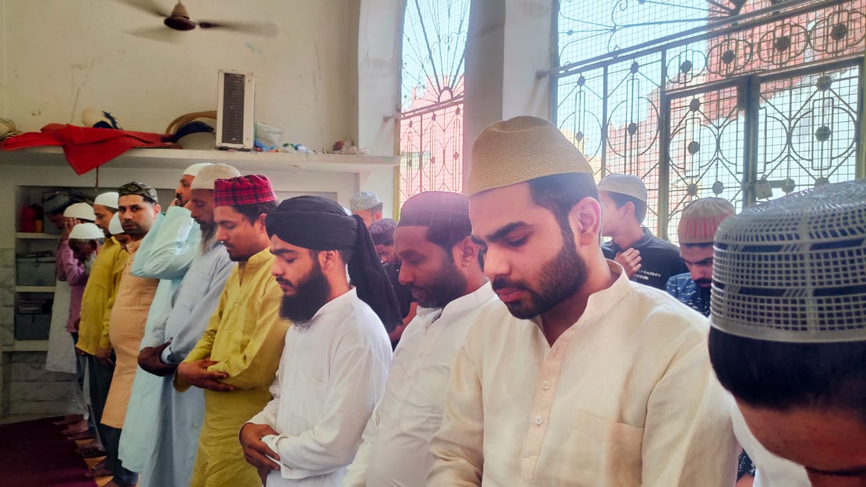 In the second Friday of Ramadan, hands were raised to pray for the nation and the community.