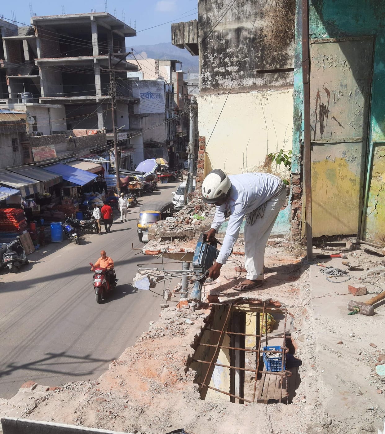 Now the building owner himself is removing the encroachment