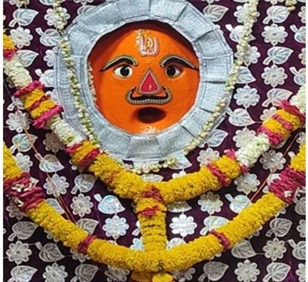 Indore: Crowd gathered in temples on Hanuman birth anniversary, Hanumant Wada prepared in Ranjit Hanuman temple, the process of darshan going on since morning