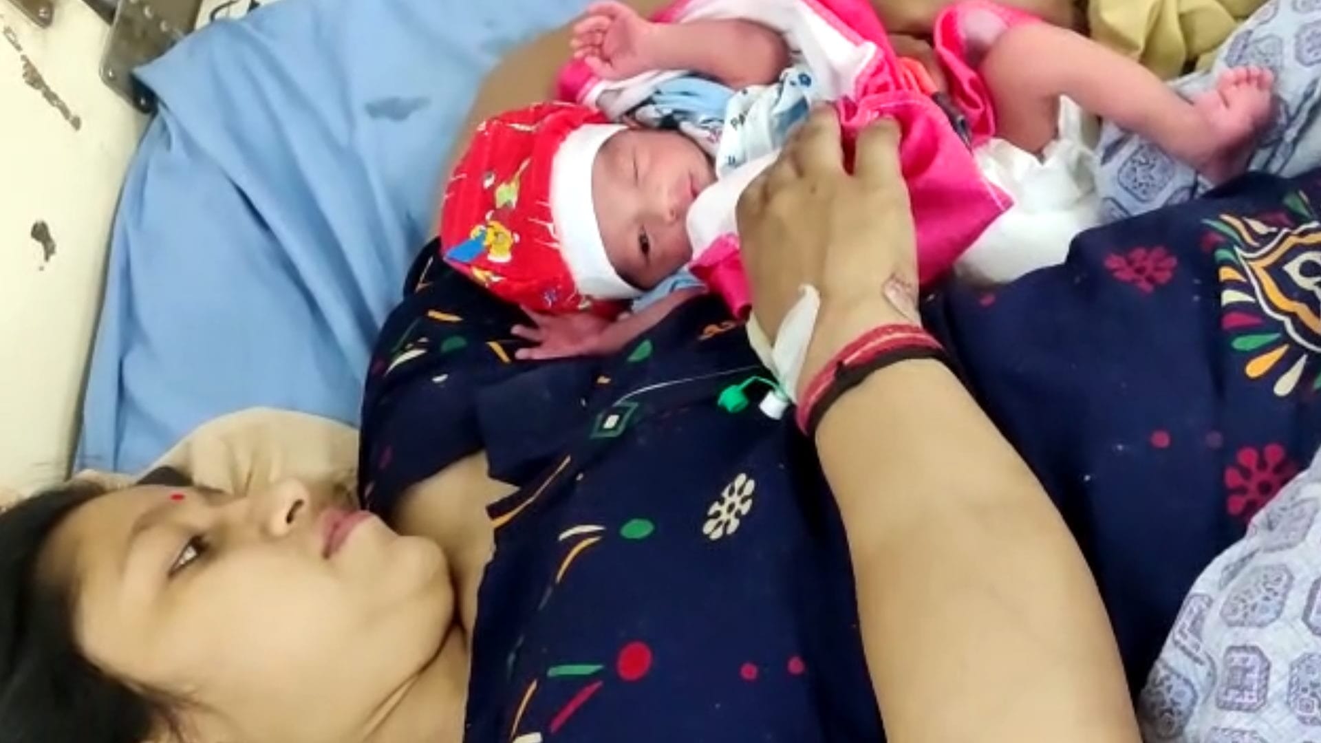 Woman gave birth to three children together in Meerut, mother and child both healthy