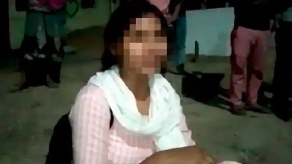 Madhya Pradesh: Girlfriend sat on dharna outside lover's house with family, angry for not getting married, know what happened next