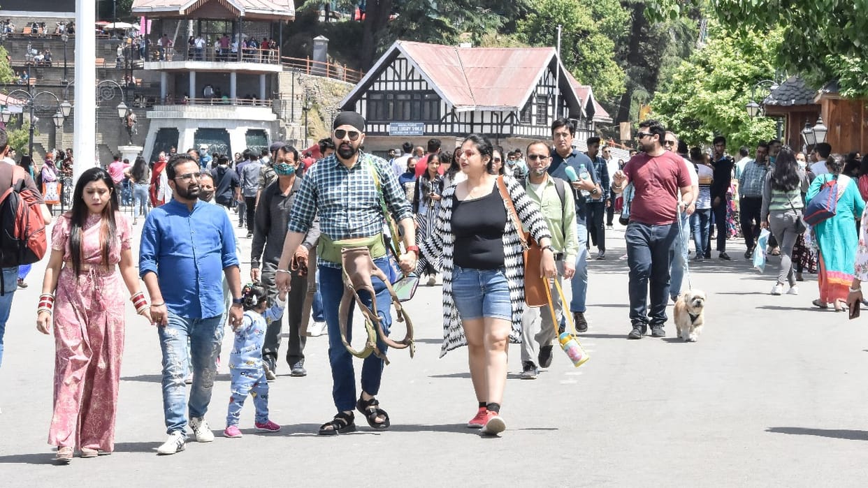 himachal weather update fresh snowfall in Rohatng Heat wave Warning in plains and mid hills
