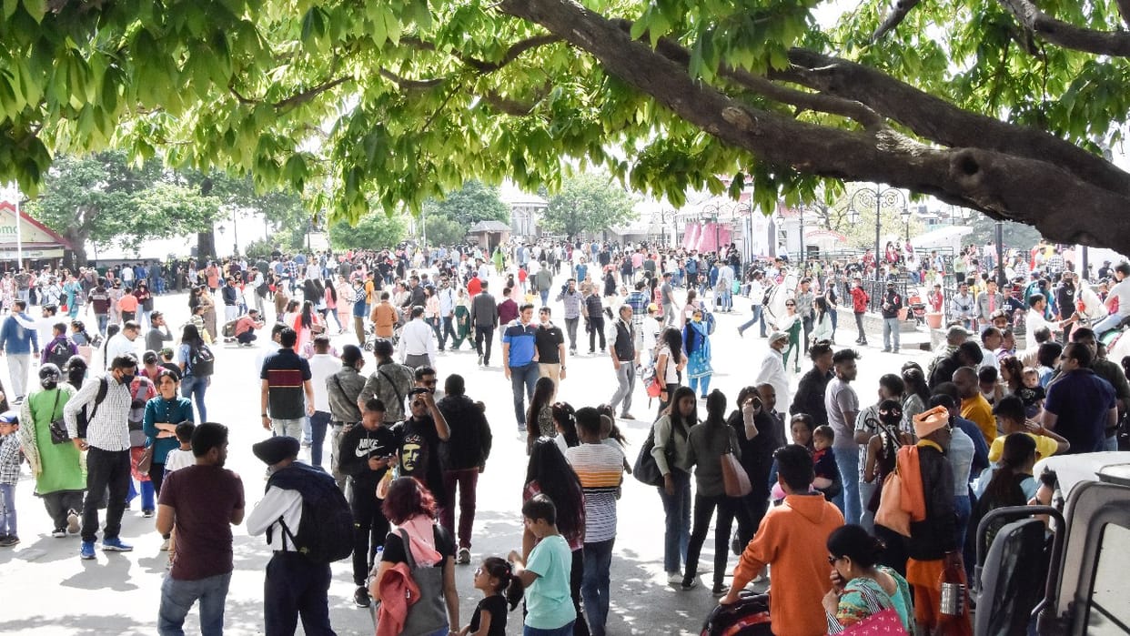 himachal News: tourist throng in shimla manali and dharamshala