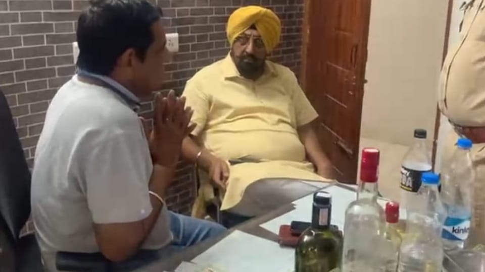 MLA Kuljit Singh Randhawa caught ASI drinking alcohol in Derabassi
