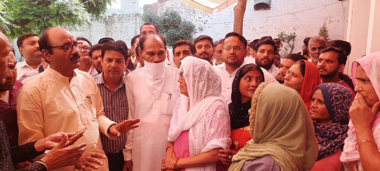Lekhpal could not put up board of enemy property due to opposition