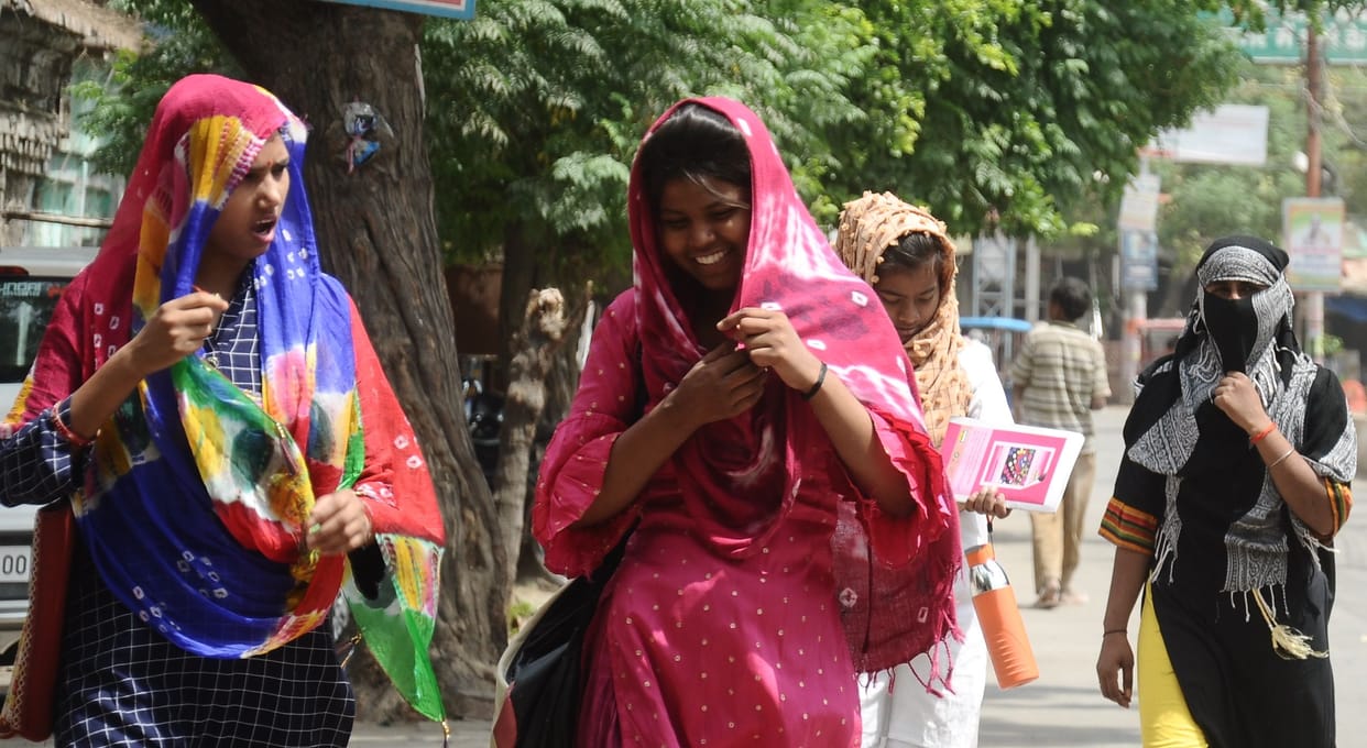 People suffering from heat stroke, hot winds kept scorching the body