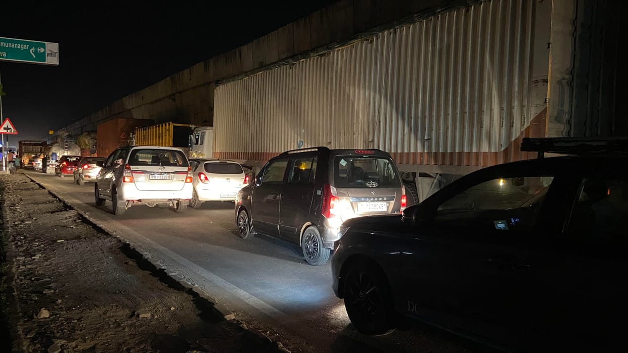 Truck overturned, pole broken, highway jammed till midnight