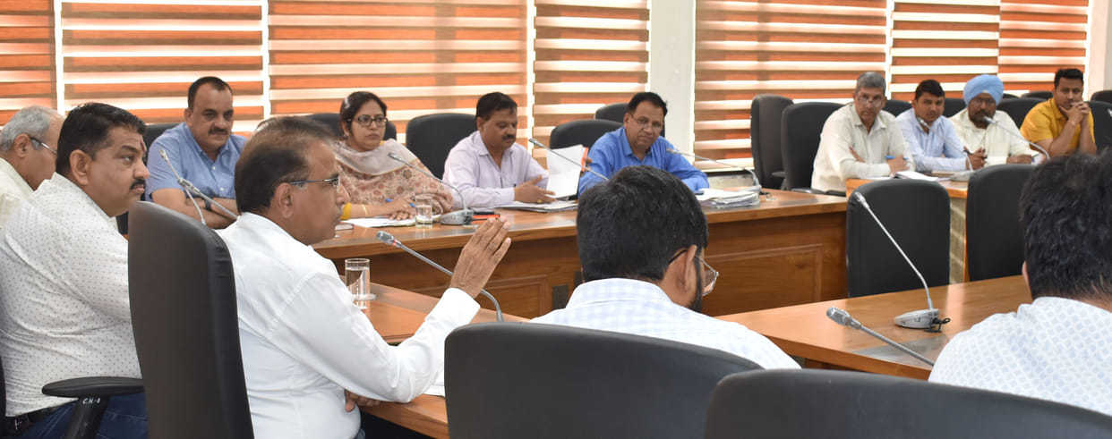 Contractors will be fined for malfunctioning of street lights and not having adequate water supply