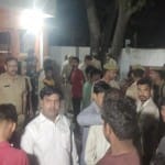 मौके पर जांच करने पहुंची पुलिस।