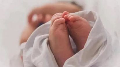 Police arrested 11 people including the mother in case of selling a newborn for Rs 4.5 lakh in Chatra district