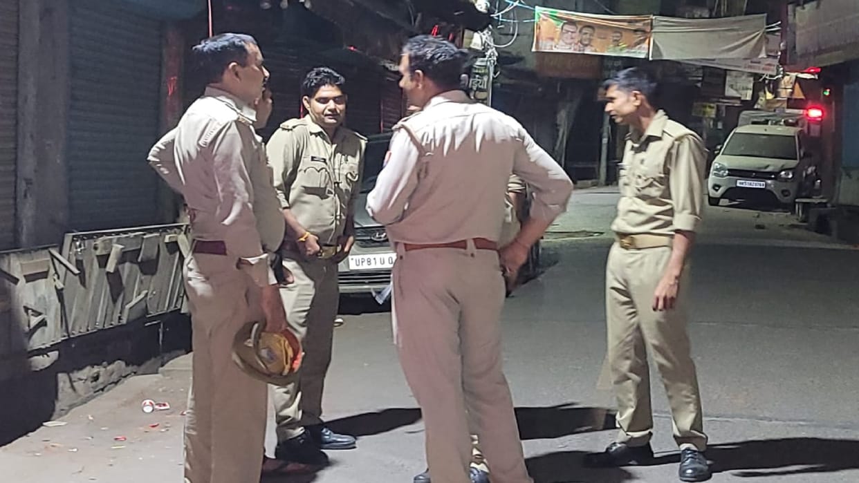 Attempts to spoil the atmosphere in Aligarh, anti-social elements threw stones