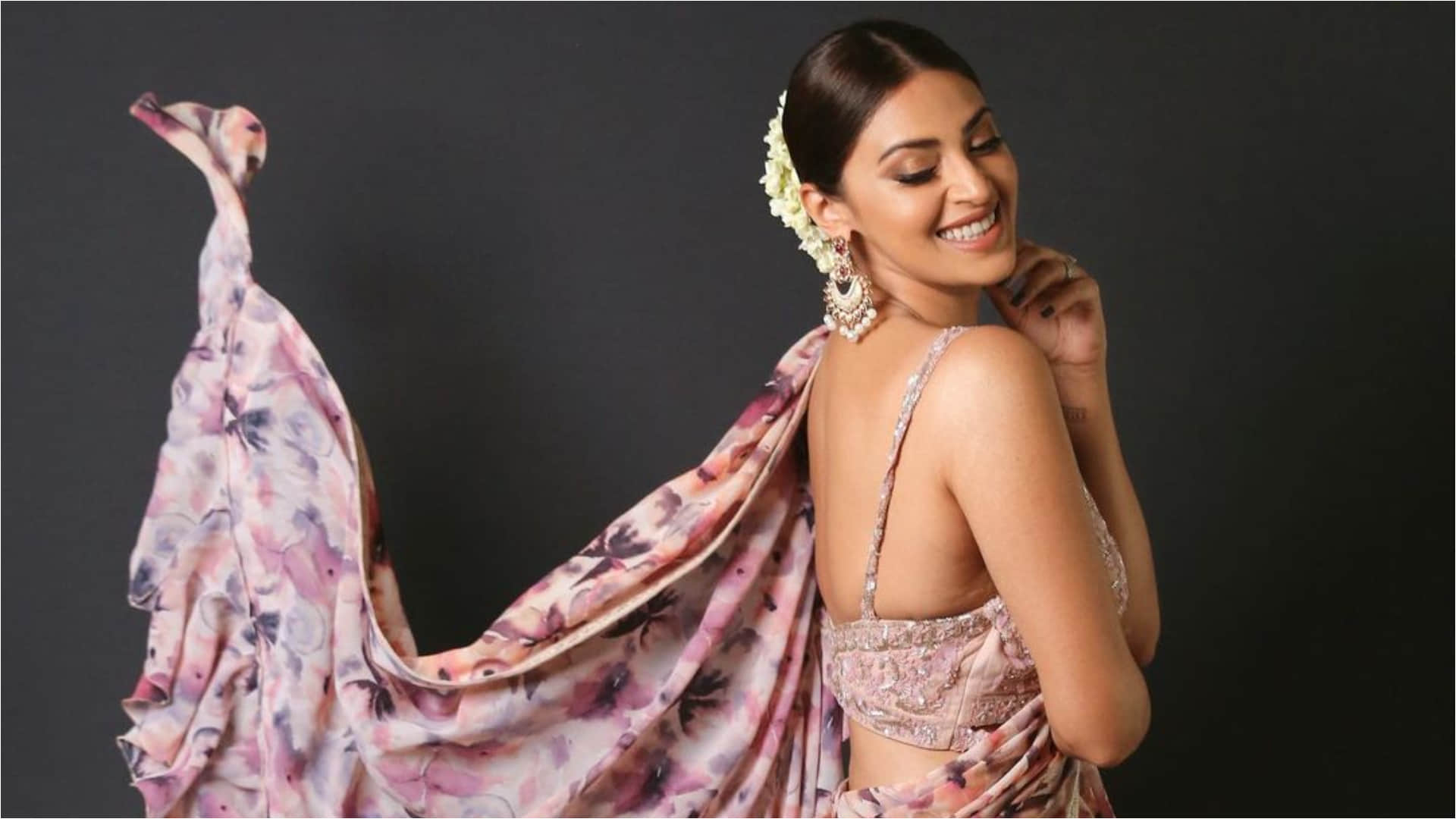 alia ranbir mehndi ceremony best friend anushka ranjan steal all limelight