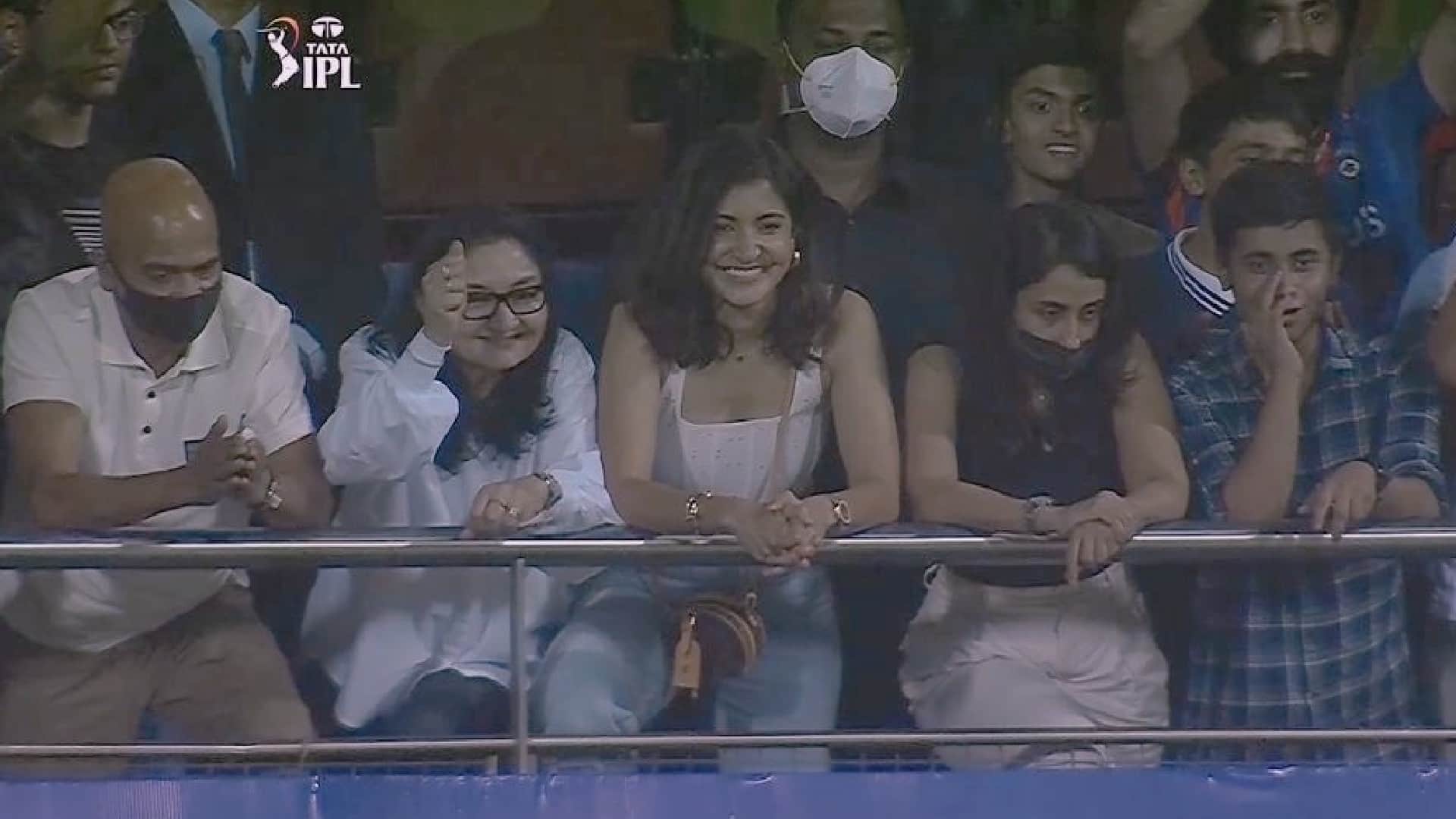 IPL 2022 MI vs LSG and DC VS RCB Match Highlights Hindi anushka reaction on virat kohli catch