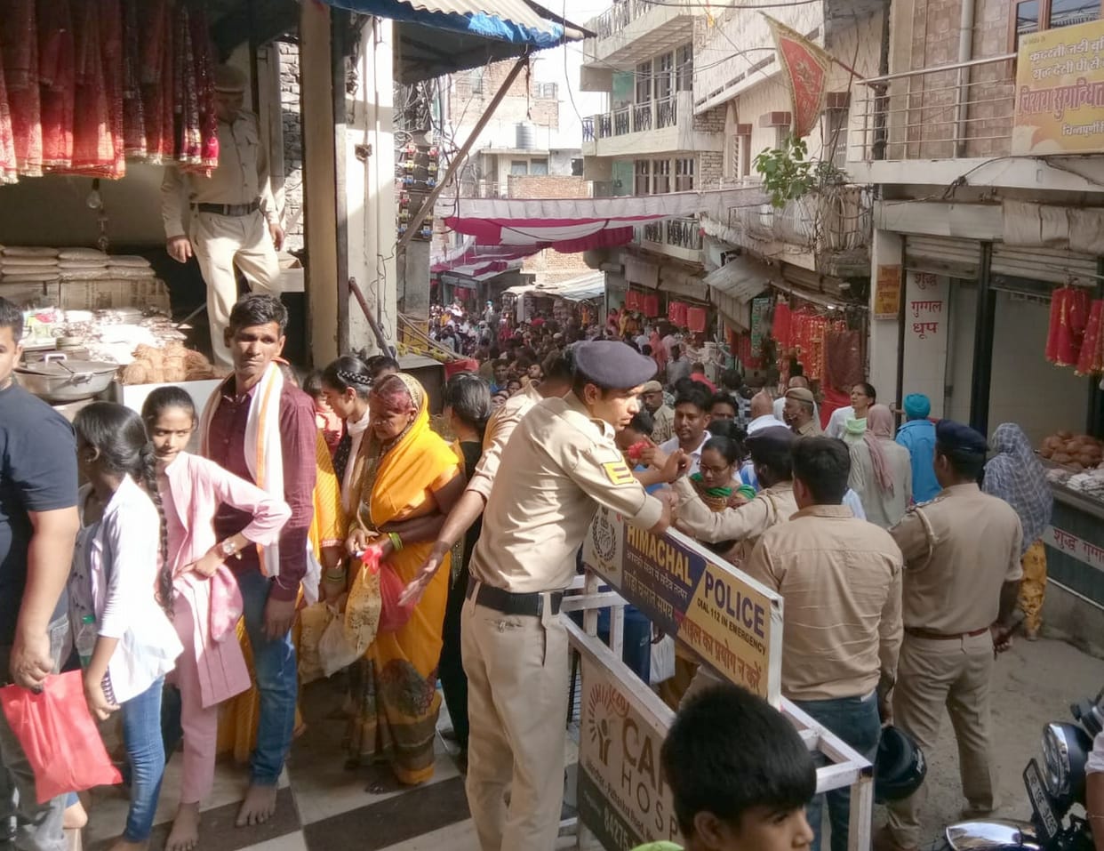 Crowd of devotees gathered in Chintpurni, arrangements again gasped